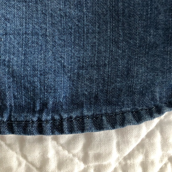 EUC Set of 2 Women’s Button-Up Shirts: 1 Floral and 1 Denim Short-Sleeve - Picture 7 of 16